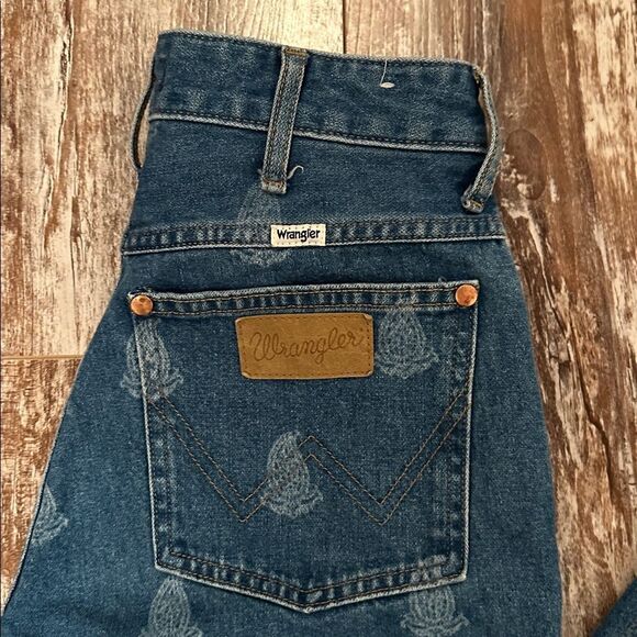 WRANGLER WOMEN'S MEDIUM WASH PAISLEY PRINT WESTWARD HIGH RISE BOOTCUT JEANS - Picture 3 of 10